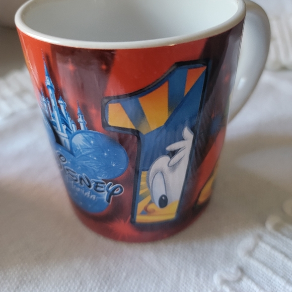 Walt Disney 2012 mugs - Picture 9 of 16